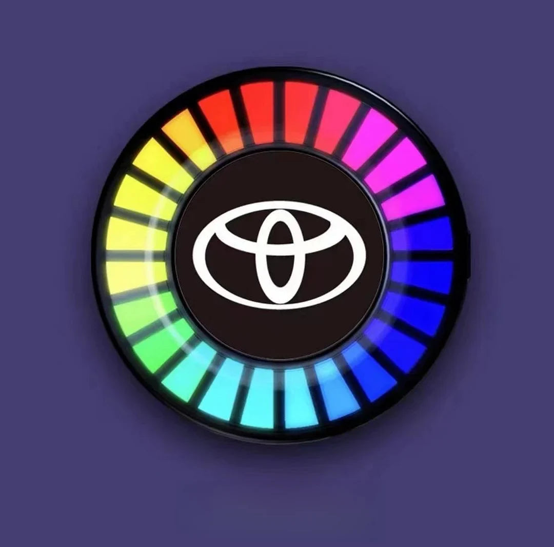 Musiikillinen rytmi LED-autovalo logolla (aromidiffuusorilla)